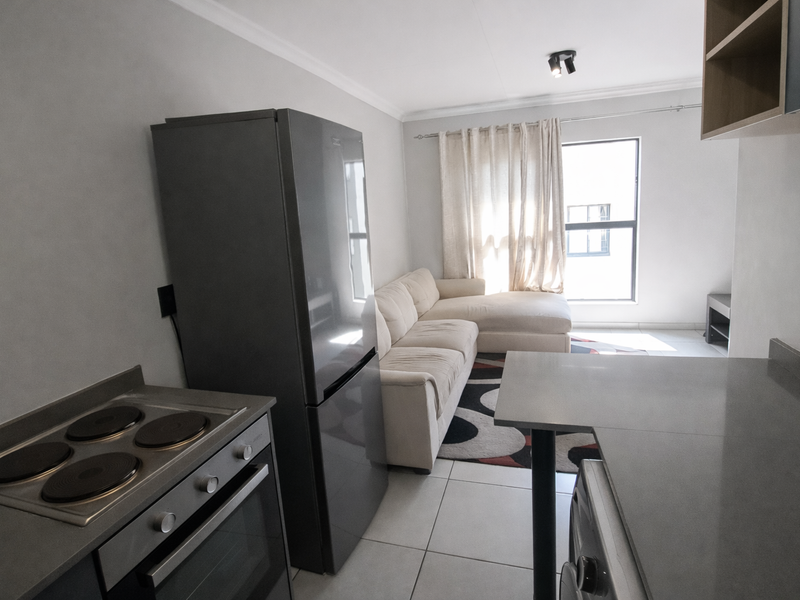 Cozy 3rd Floor 2Bed 1 Bath 1 Covered Apartment in Secure Well Maintained Complex - Fleurhof Ext 19 - Photo 5