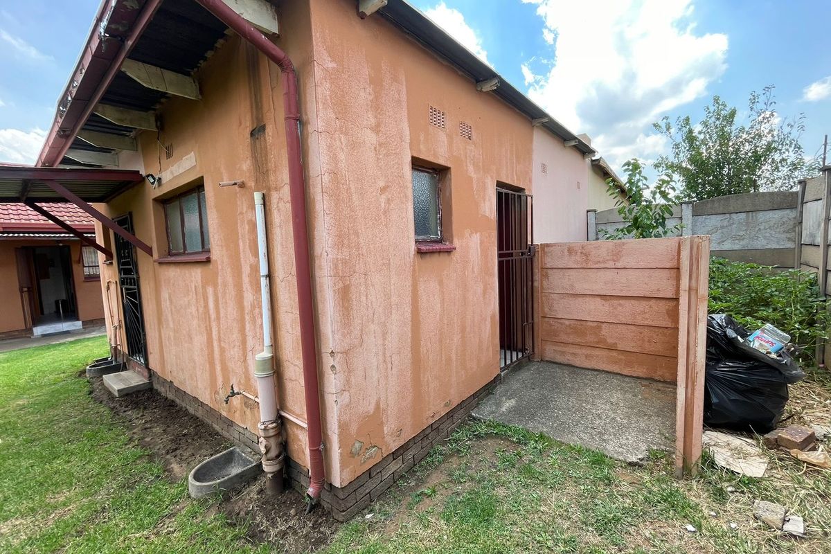 Spacious 3-Bedroom Home ideal for Family Living! - Photo 3