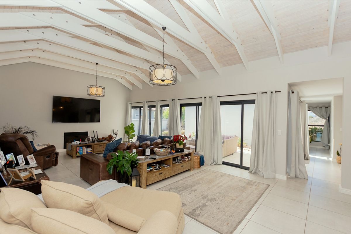 Spacious Family Living with Flexible Work-From-Home Options - Photo 2