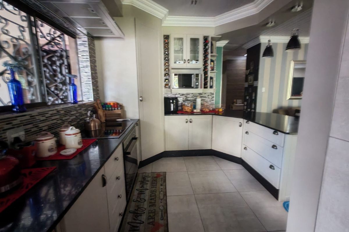 Elegant 3-Bedroom Townhouse for Sale in a Secure Riverside Estate – Maraldi Vaalpark  Sasolburg - Photo 4