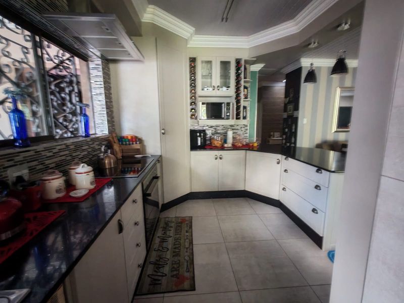 Elegant 3-Bedroom Townhouse for Sale in a Secure Riverside Estate – Maraldi Vaalpark  Sasolburg - Photo 4