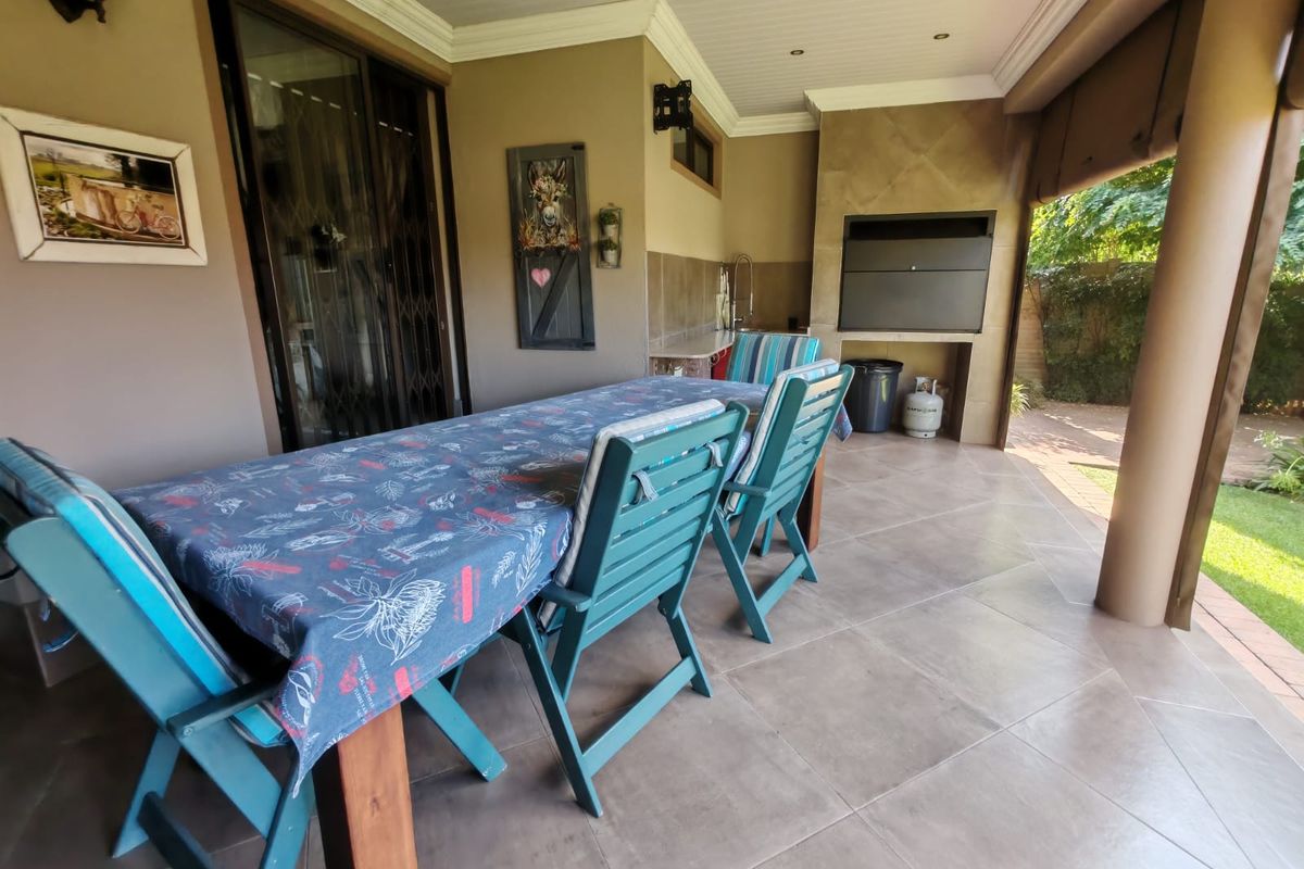 Elegant 3-Bedroom Townhouse for Sale in a Secure Riverside Estate – Maraldi Vaalpark  Sasolburg - Photo 3