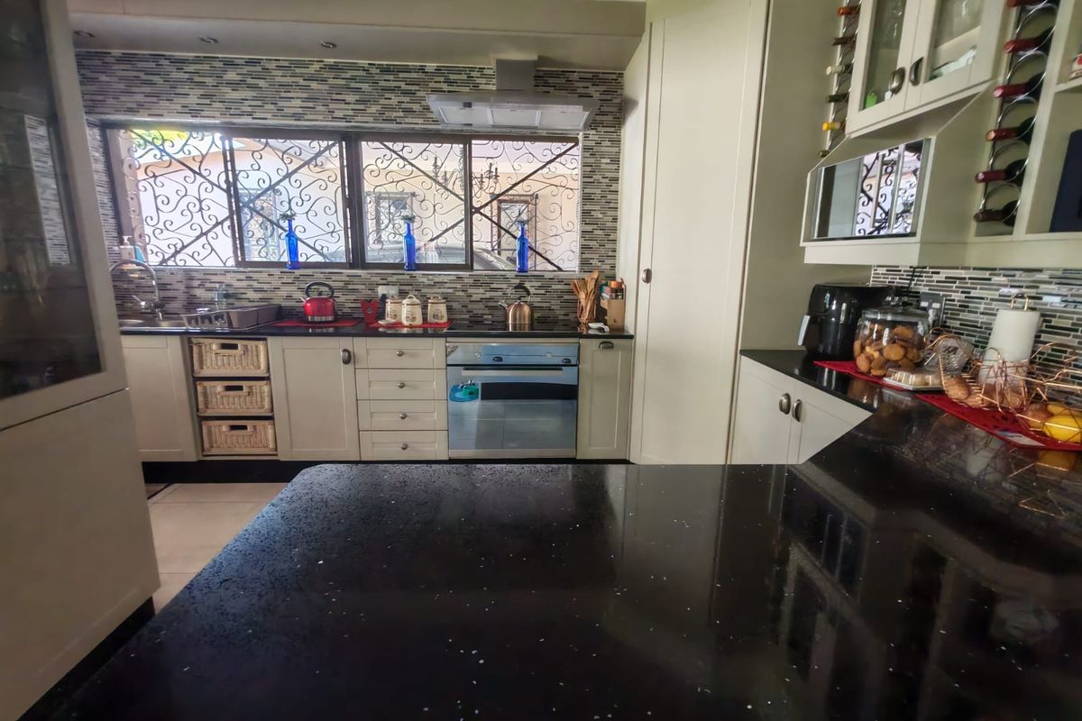 Elegant 3-Bedroom Townhouse for Sale in a Secure Riverside Estate – Maraldi Vaalpark  Sasolburg - Photo 5