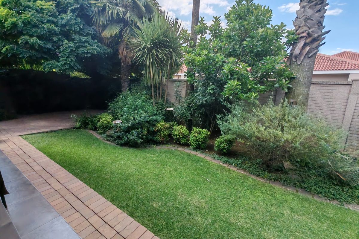 Elegant 3-Bedroom Townhouse for Sale in a Secure Riverside Estate – Maraldi Vaalpark  Sasolburg - Photo 2