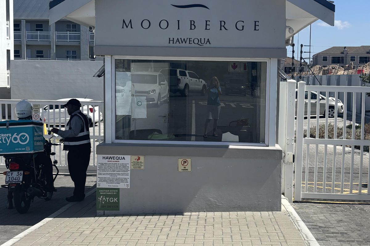 Beautiful One Bedroom Corner Unit - Photo 4