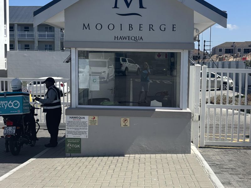 Beautiful One Bedroom Corner Unit - Photo 4