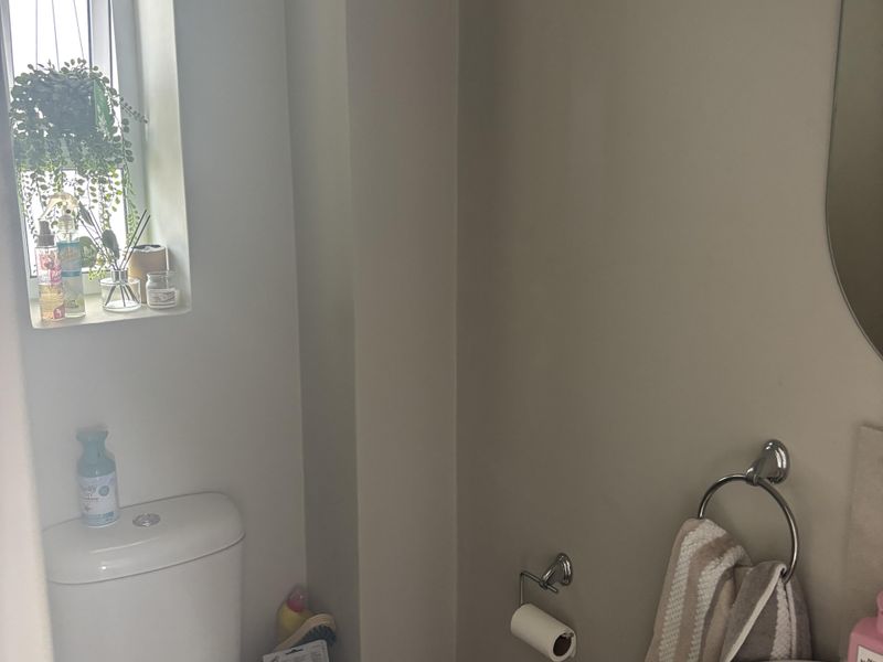 Beautiful One Bedroom Corner Unit - Photo 10