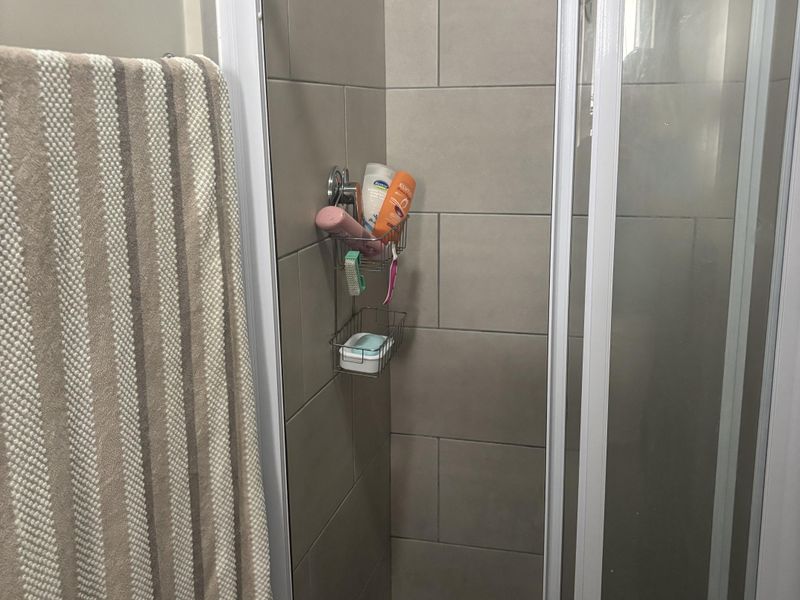 Beautiful One Bedroom Corner Unit - Photo 9