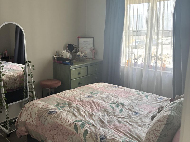 Beautiful One Bedroom Corner Unit - Photo 7