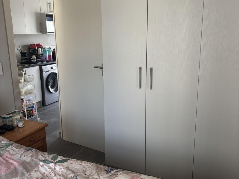 Beautiful One Bedroom Corner Unit - Photo 8