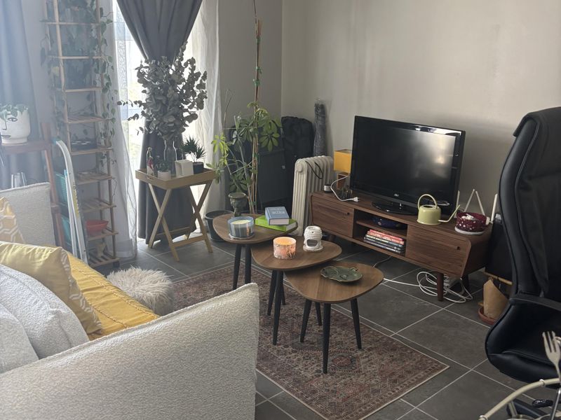 Beautiful One Bedroom Corner Unit - Photo 6