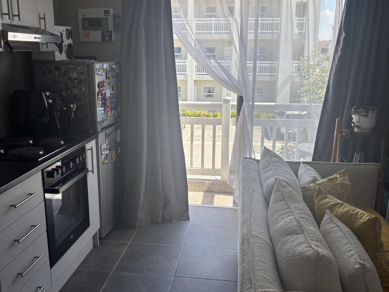 Beautiful One Bedroom Corner Unit - Photo 3