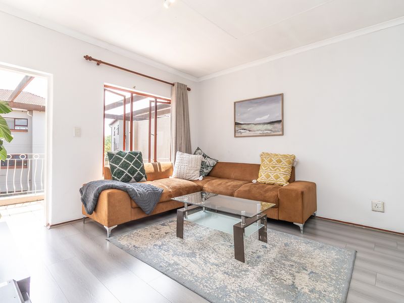 Stylish, Spacious & Full of Soul! - Photo 3