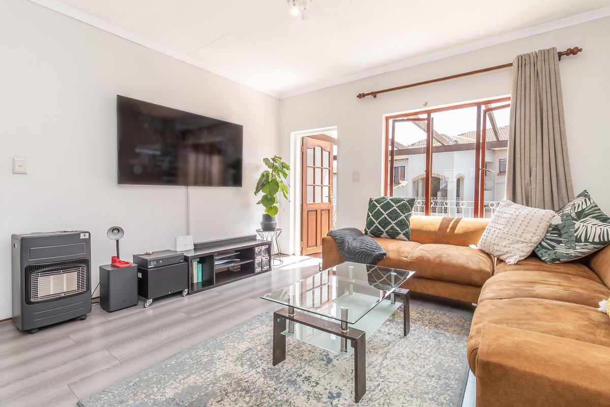 Stylish, Spacious & Full of Soul! - Photo 5