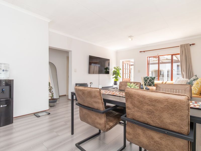 Stylish, Spacious & Full of Soul! - Photo 2