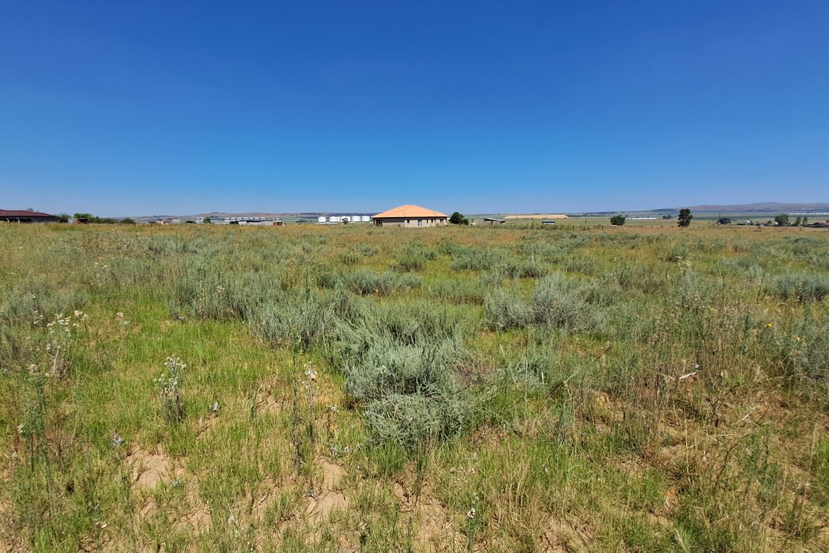 Rare Opportunity: 2 588 m2 Vacant Stand Bordering a School - Photo 2