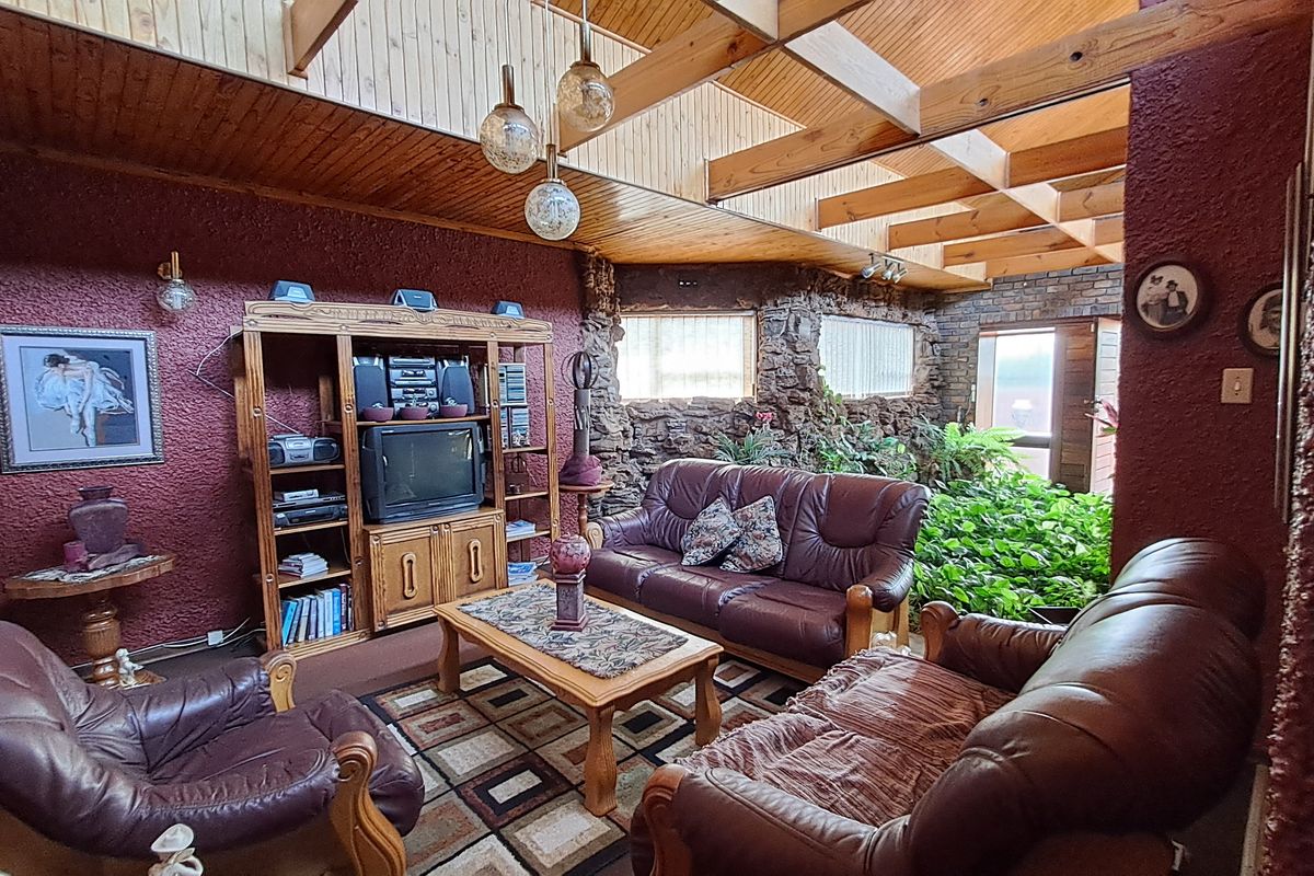 Timeless Elegance Meets Space & Style - Photo 4