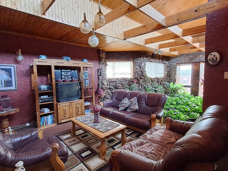 Timeless Elegance Meets Space & Style - Photo 4