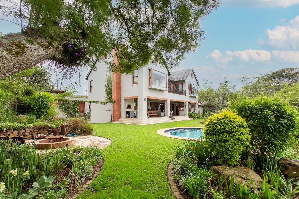 A True Beauty in Elite Golfing Estate - Photo 3