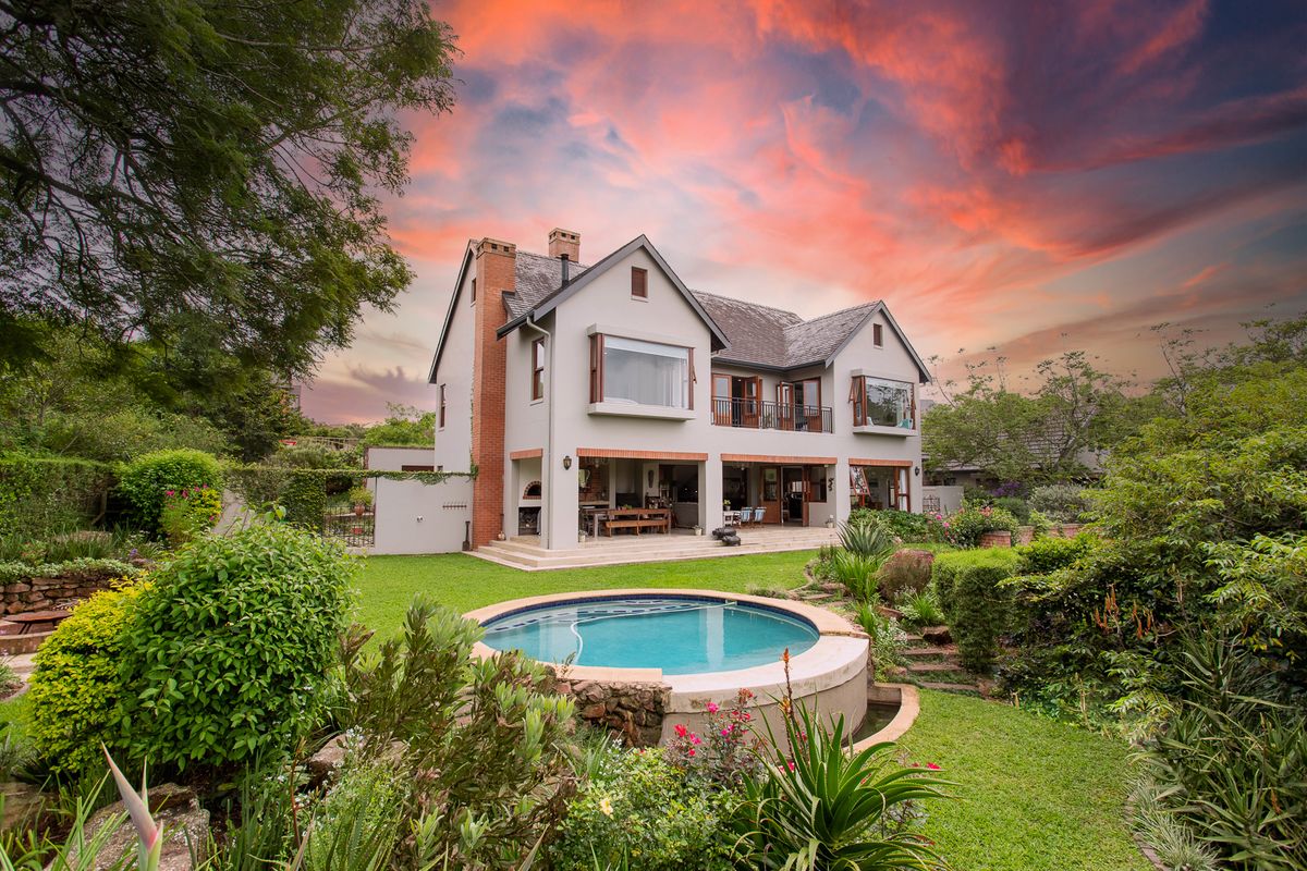 A True Beauty in Elite Golfing Estate - Photo 2