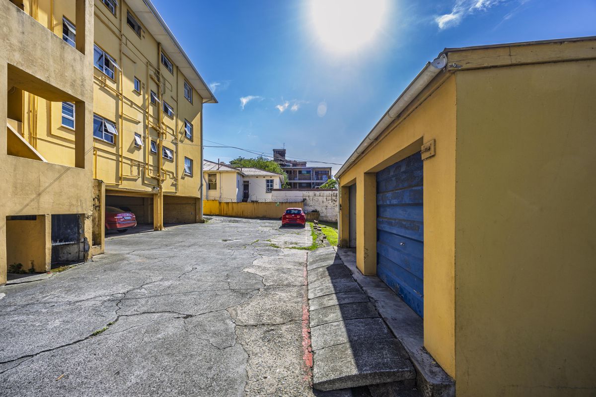 Secure & Spacious Family Flat in Southernwood - Photo 3