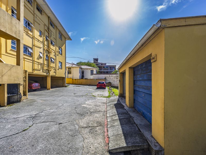 Secure & Spacious Family Flat in Southernwood - Photo 3