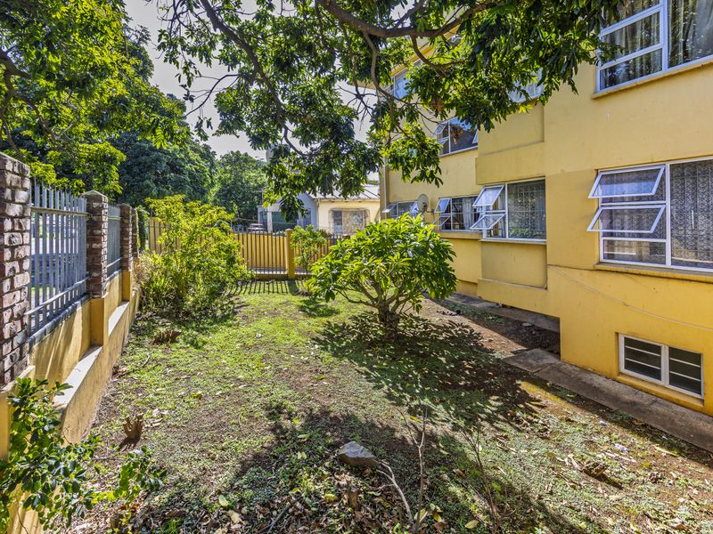 Secure & Spacious Family Flat in Southernwood - Photo 2