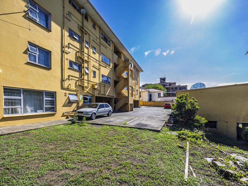 Secure & Spacious Family Flat in Southernwood - Photo 4