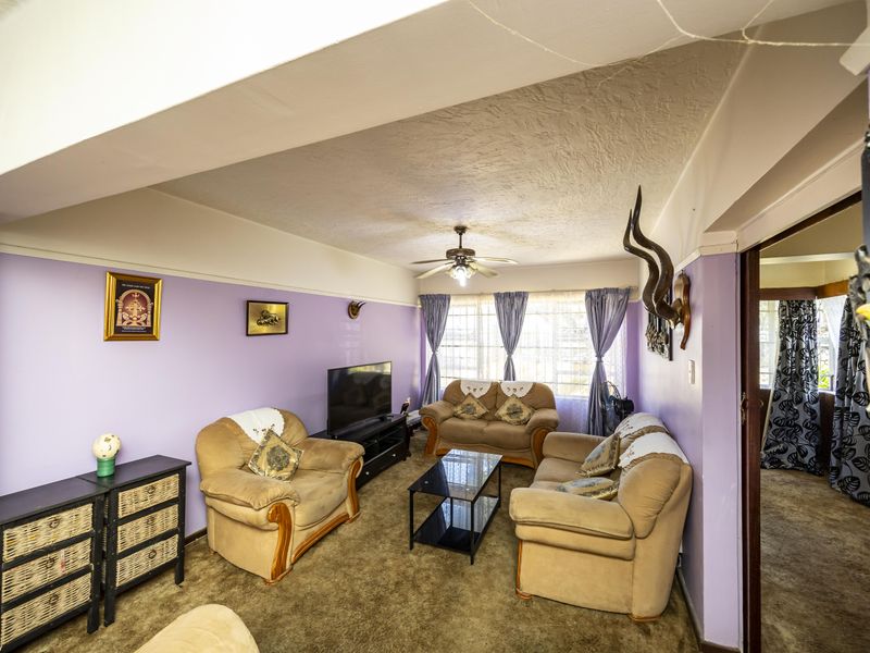 Secure & Spacious Family Flat in Southernwood - Photo 10