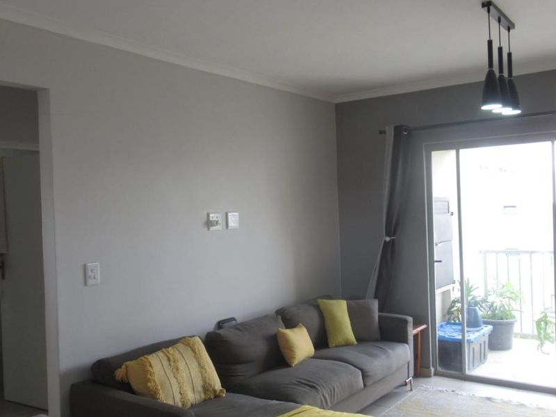 Modern First-Floor Apartment with Spacious Patio & Built-In Braai and Two Basement Parking bays - Photo 4