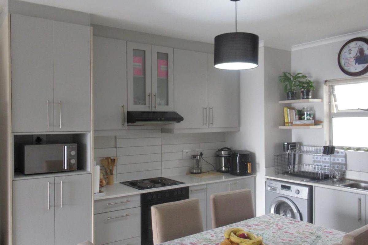 Modern First-Floor Apartment with Spacious Patio & Built-In Braai and Two Basement Parking bays - Photo 2