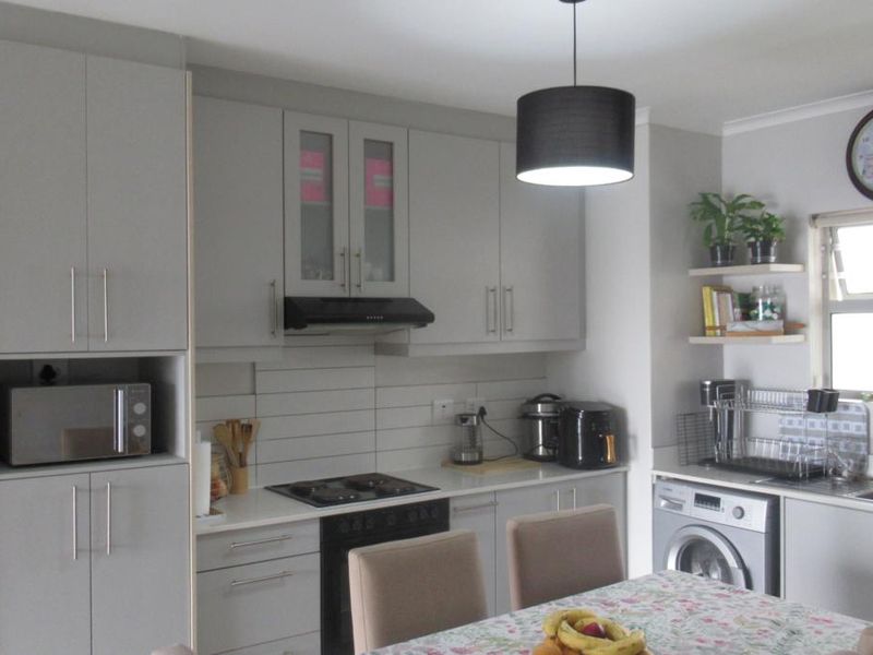 Modern First-Floor Apartment with Spacious Patio & Built-In Braai and Two Basement Parking bays - Photo 2