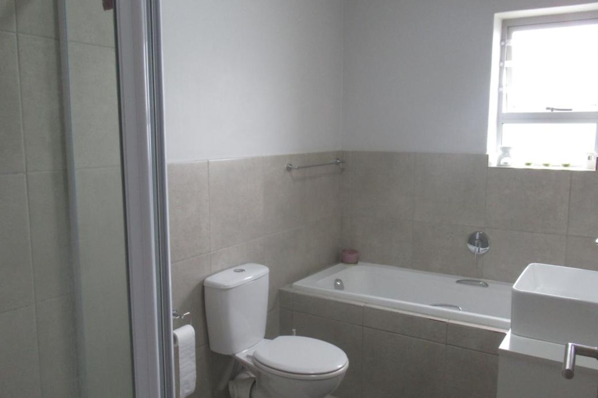 Modern First-Floor Apartment with Spacious Patio & Built-In Braai and Two Basement Parking bays - Photo 5