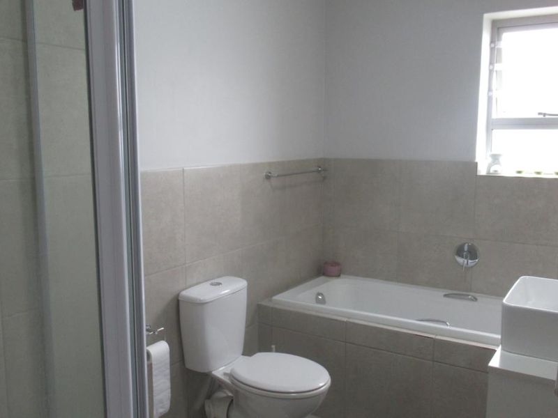 Modern First-Floor Apartment with Spacious Patio & Built-In Braai and Two Basement Parking bays - Photo 5