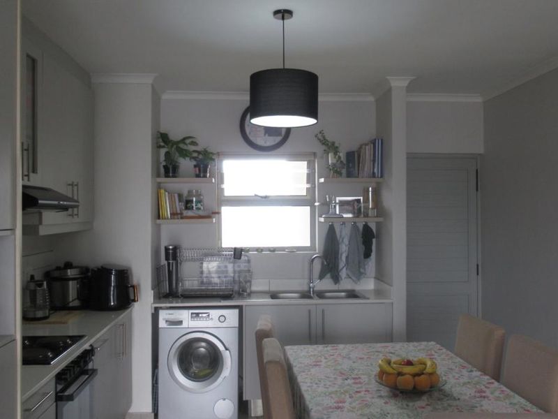 Modern First-Floor Apartment with Spacious Patio & Built-In Braai and Two Basement Parking bays - Photo 3