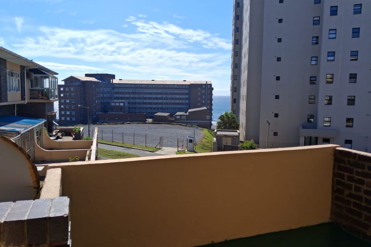 Beautiful Bachelor Apartment with Sea View – Available Immediately - Photo 2