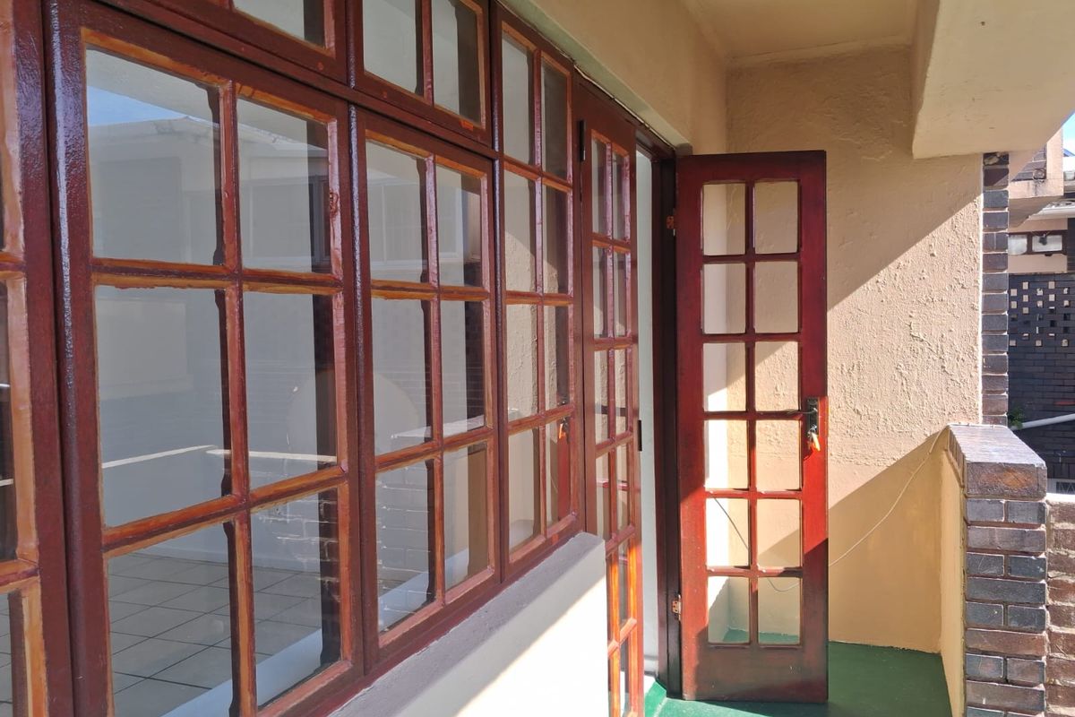 Beautiful Bachelor Apartment with Sea View – Available Immediately - Photo 3