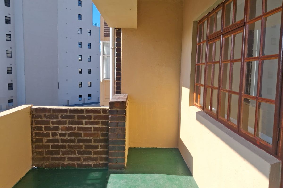 Beautiful Bachelor Apartment with Sea View – Available Immediately - Photo 4