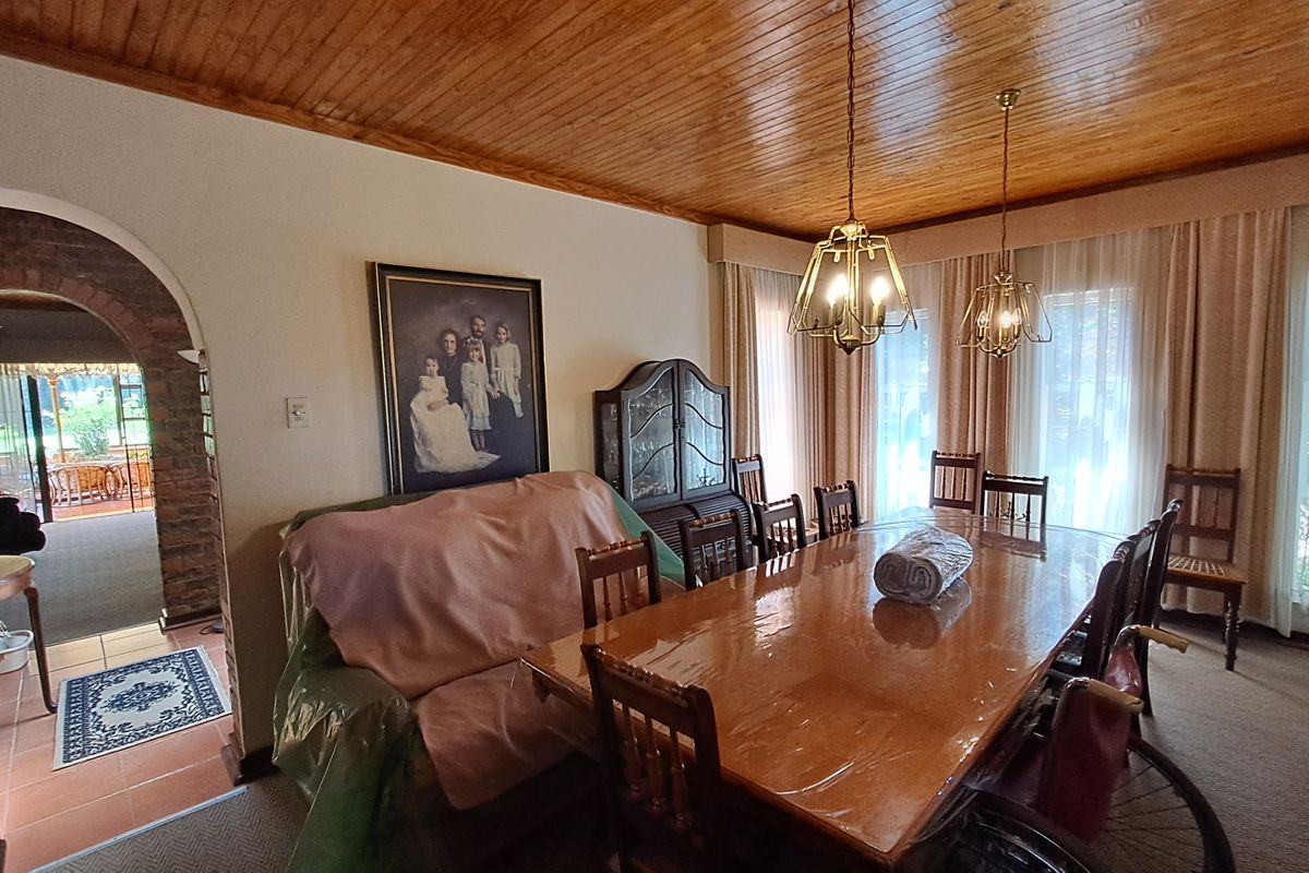 Unique Multi-Property Opportunity – 2 Houses, Veterinary Facility & Vacant Stand & 2 Flatlets - Photo 3