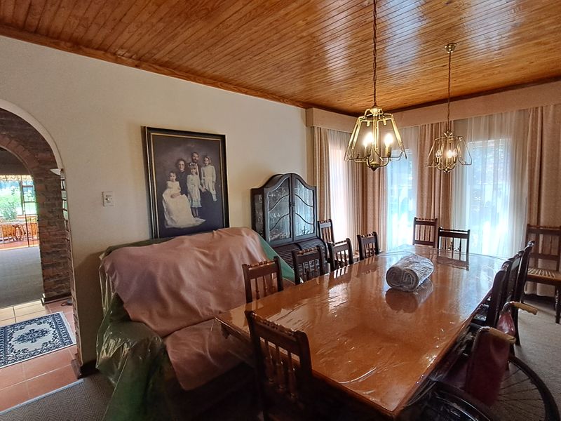 Unique Multi-Property Opportunity – 2 Houses, Veterinary Facility & Vacant Stand & 2 Flatlets - Photo 3