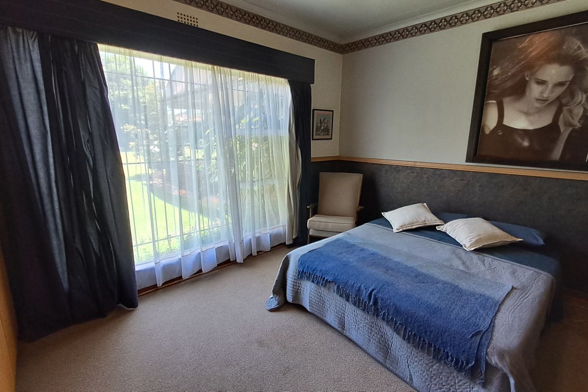 Unique Multi-Property Opportunity – 2 Houses, Veterinary Facility & Vacant Stand & 2 Flatlets - Photo 5