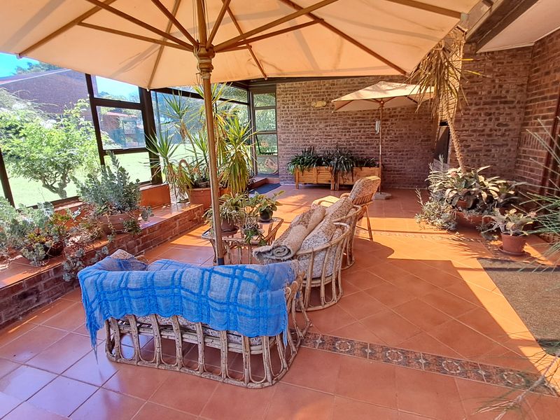 Unique Multi-Property Opportunity – 2 Houses, Veterinary Facility & Vacant Stand & 2 Flatlets - Photo 2