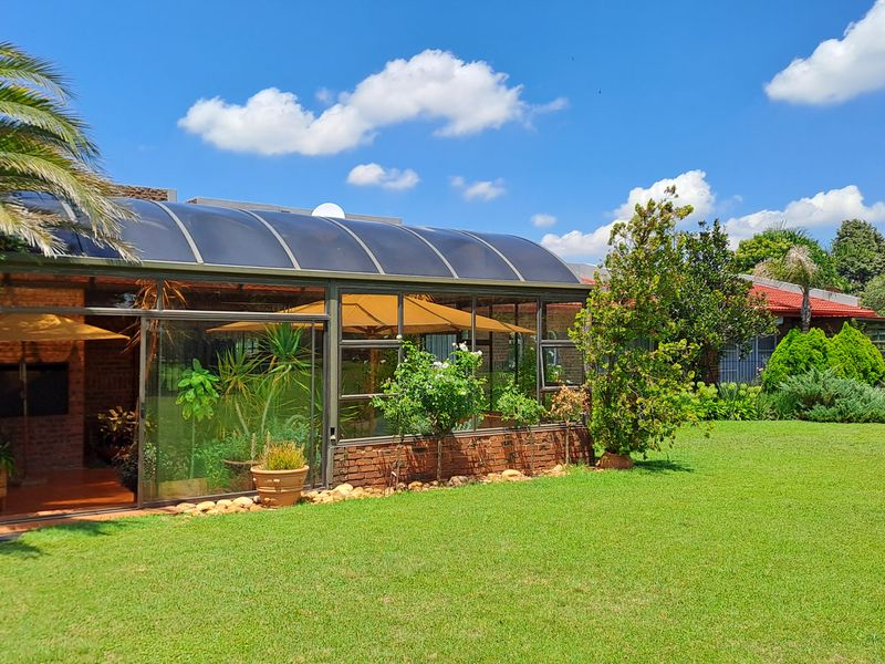 Unique Multi-Property Opportunity – 2 Houses, Veterinary Facility & Vacant Stand & 2 Flatlets - Photo 10