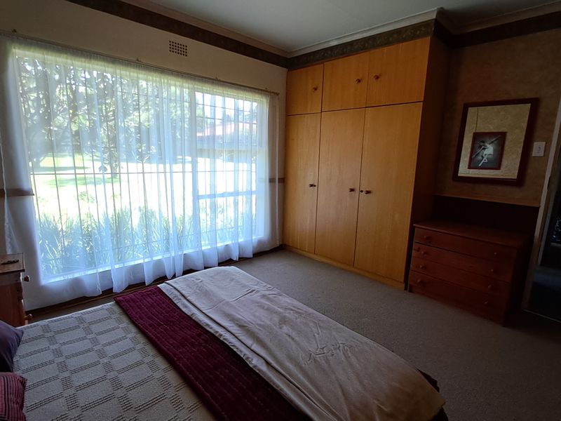 Unique Multi-Property Opportunity – 2 Houses, Veterinary Facility & Vacant Stand & 2 Flatlets - Photo 7