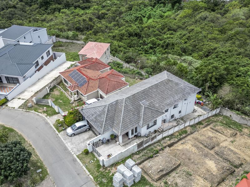 Bright and  Stylish Family Home  5 Bedroom, 4 Bathroom 2 garage - Photo 3