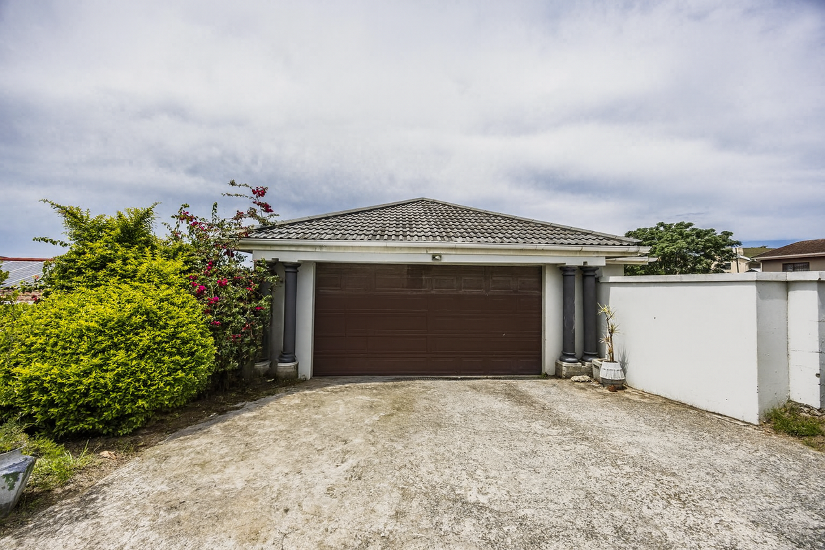 Bright and  Stylish Family Home  5 Bedroom, 4 Bathroom 2 garage - Photo 4