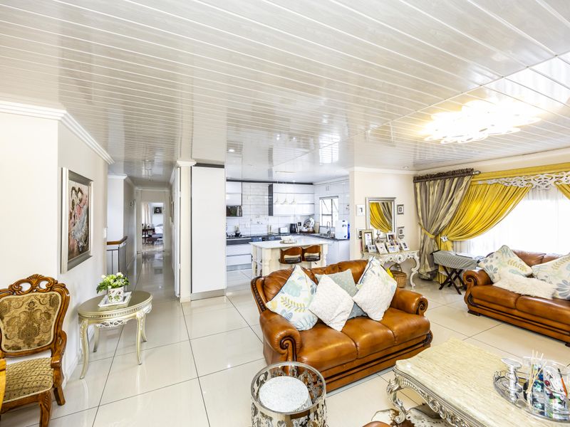 Bright and  Stylish Family Home  5 Bedroom, 4 Bathroom 2 garage - Photo 8