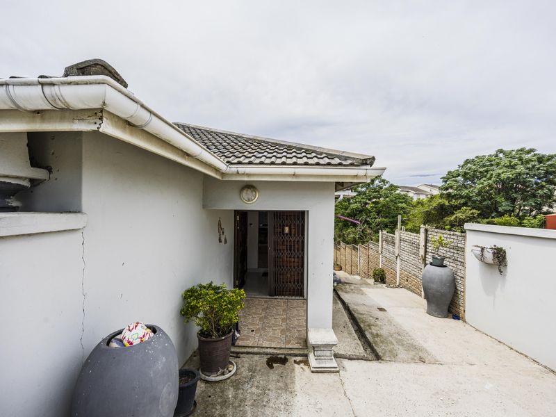 Bright and  Stylish Family Home  5 Bedroom, 4 Bathroom 2 garage - Photo 6