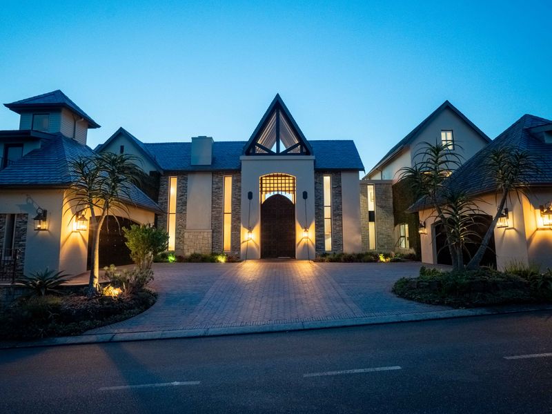 Iconic Living Demands the Very Best - Photo 4