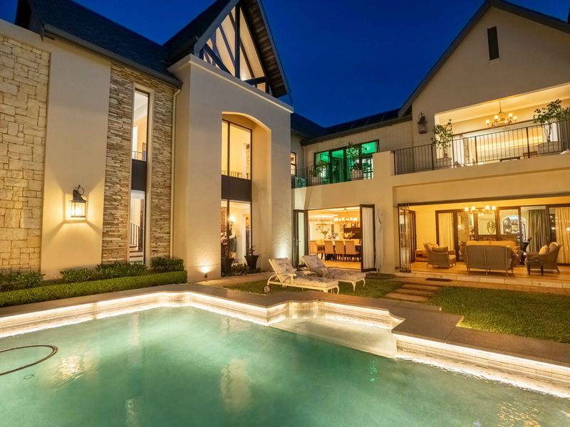 Iconic Living Demands the Very Best - Photo 2